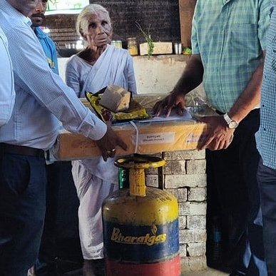 Bharat Petroleum provides Kamalathaal paati free LPG connection